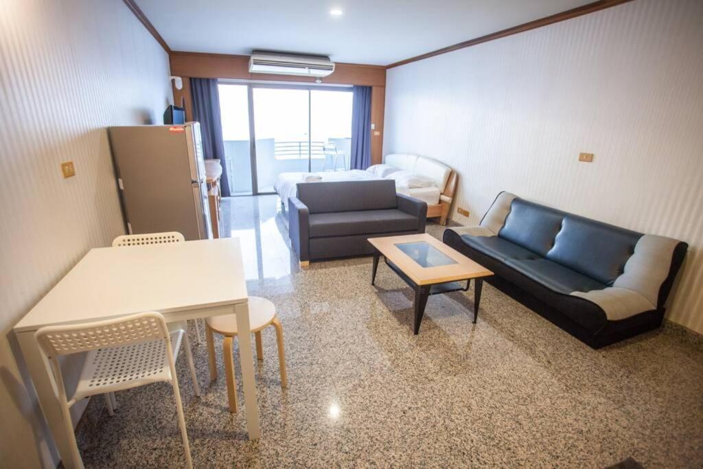 Pattaya Seaside Balcony/Beach Front/4 Peoples На Джомтьен Экстерьер фото
