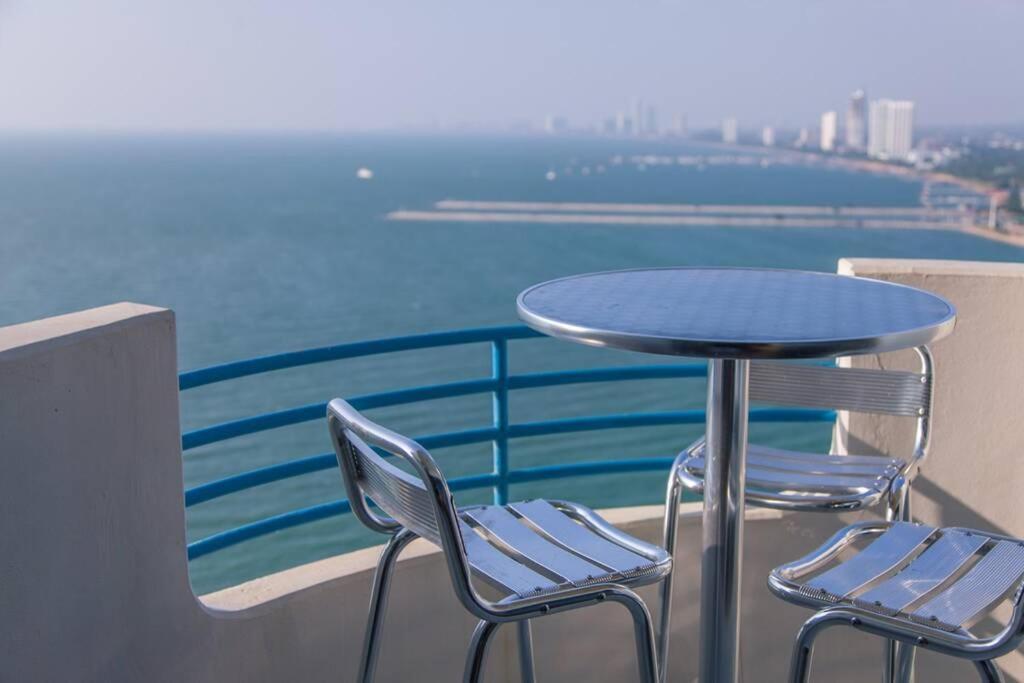 Pattaya Seaside Balcony/Beach Front/4 Peoples На Джомтьен Экстерьер фото